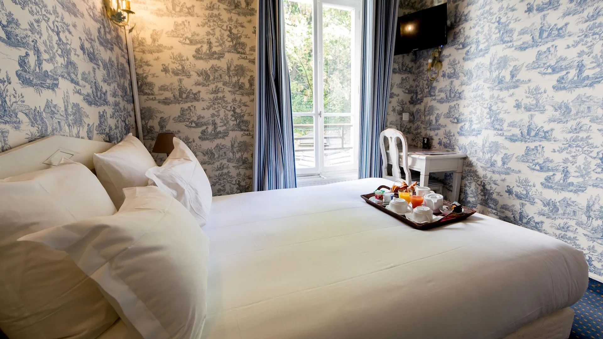 Regyn's Montmartre Hotel 2*
