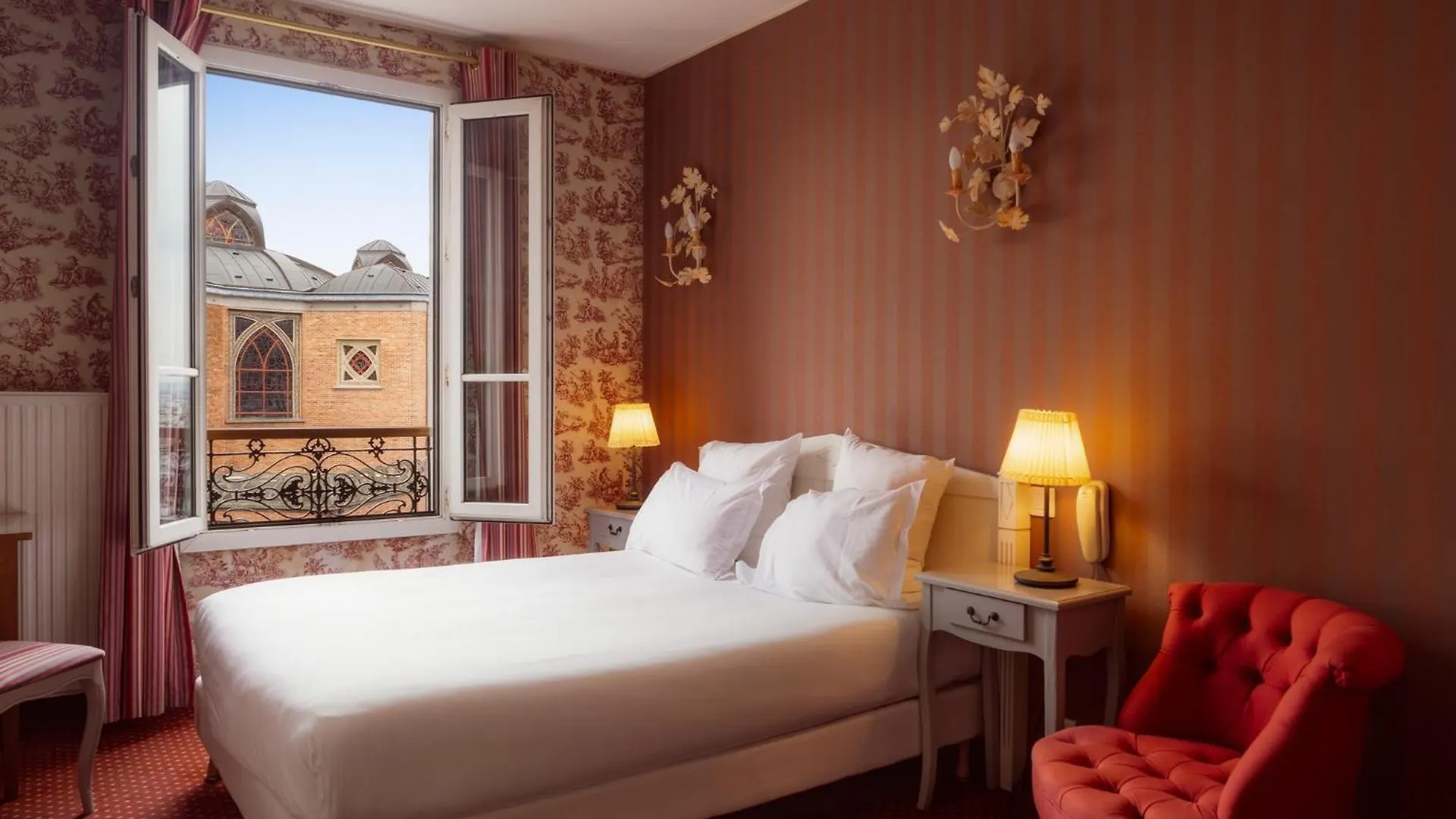 Regyn's Montmartre Hotel 2*